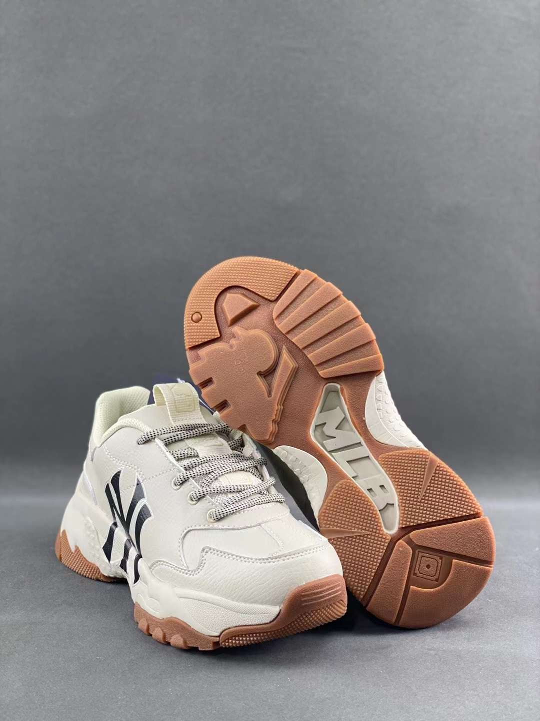 thick-soled dad series low-top mesh lightweight casual sports jogging shoes "mesh ivory white black NY print" item number: 3ASHBNA3N (GP005) code number: 35-45 (with half size) 9