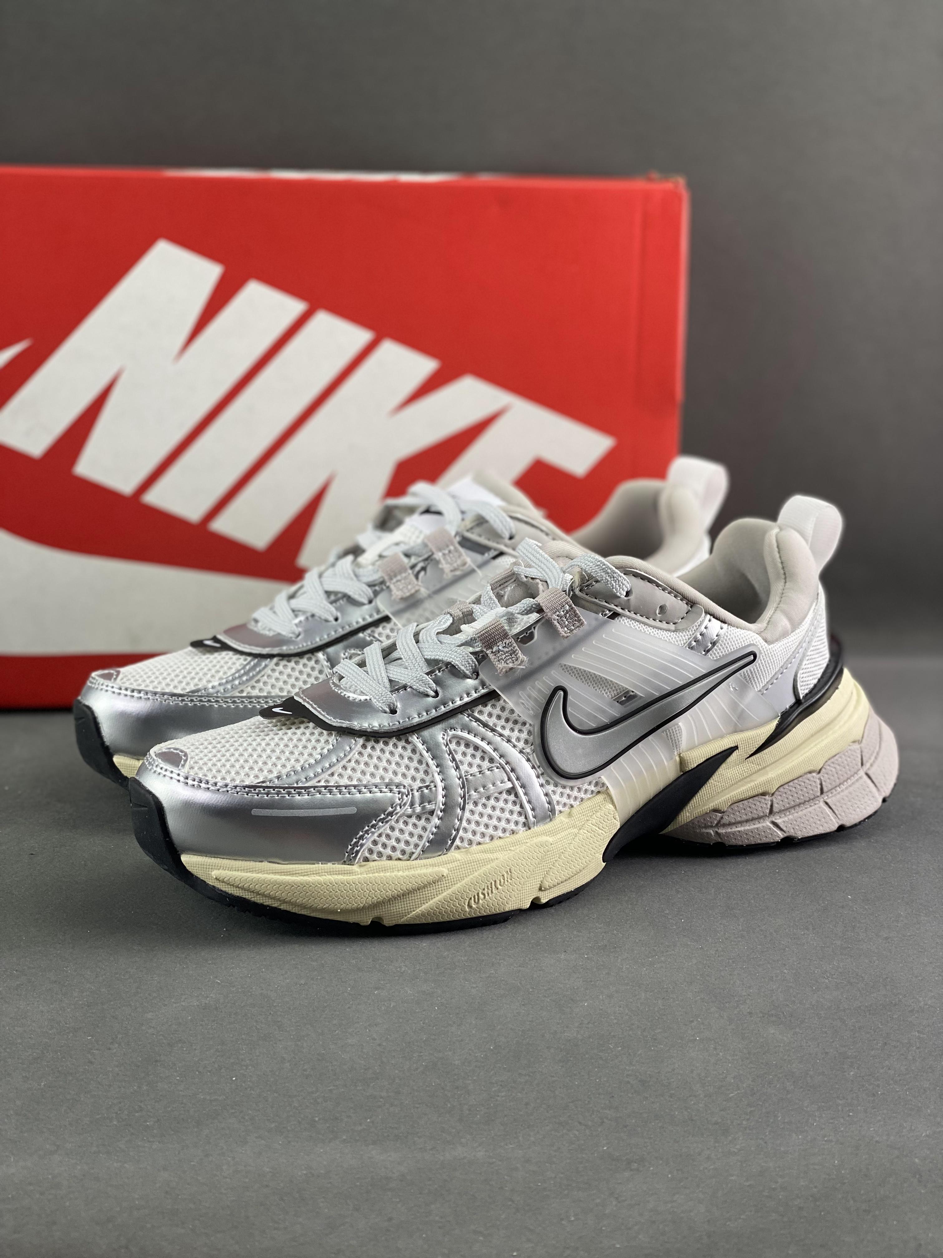 V2K Run shock-absorbing anti-slip low-top retro daddy running shoes Item number: FD0736-100 Size: 35.5-45 (with half size) 9